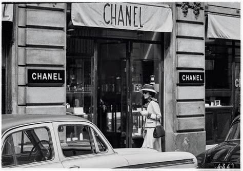 in what year did coco chanel open her first boutique|Coco Chanel first collection.